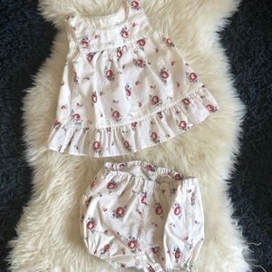 Adorable baby gap 6-12mo open back 2 pc